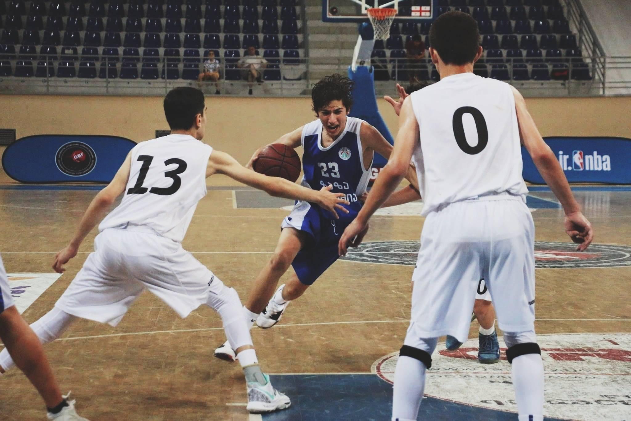 ეზოს სტადიონიდან – “ზაზას” აკადემიაში